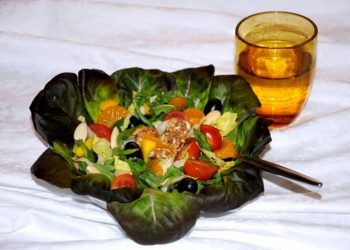 Πράσινη σαλάτα με Sauce πορτοκάλι -γιαούρτι
