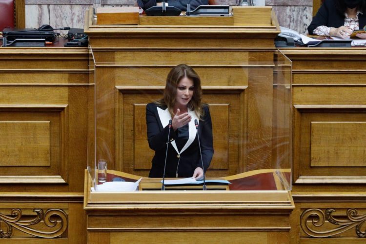 Παπακώστα: «Αναμετρούμαστε με το απαρχαιωμένο και Νομοθετούμε το αυτονόητο»