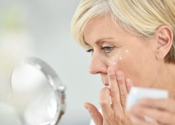 Δείτε πώς θα καθυστερήσετε τη γήρανση και στα 45 θα φαίνεστε πολύ νεότεροι