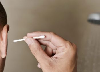 Προσοχή με τις μπατονέτες: Πώς αλλιώς να καθαρίσετε τα αυτιά σας με ασφάλεια
