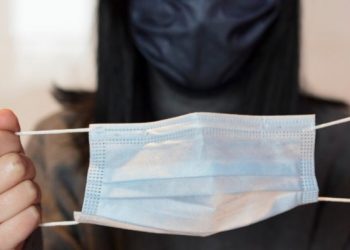 Κορονοϊός: Ναι στην διπλή μάσκα, αλλά ΜΗΝ συνδυάζετε αυτούς τους τύπους μάσκας