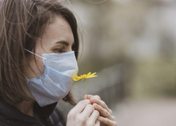 Πόσο διαρκεί η απώλεια όσφρησης και γεύσης λόγω COVID-19