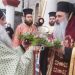 Καλαμπάκα: Ο μητροπολίτης λιτάνευσε την κάρα του Aγίου Χαραλάμπους για απαλλαγή από τον κορονοϊό