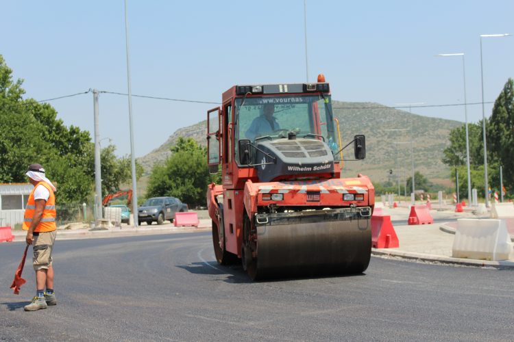Δημοπράτηση με 1.950.000 ευρώ δεξιάς παράπλευρης οδού της Ε.Ο. Λάρισας – Τρικάλων, στο τμήμα από τον Α/Κ Ραχούλας – Μάνδρας – Αμυγδαλέας
