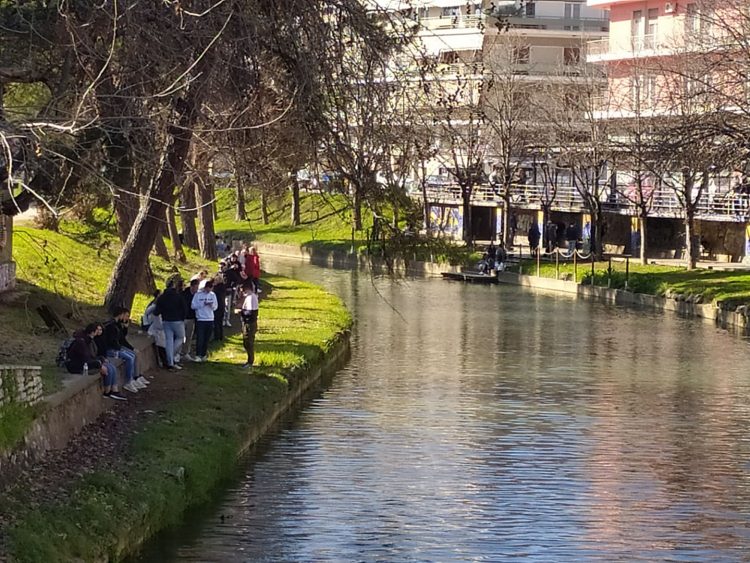 Οι Τρικαλινοί πήγαν… παραλία