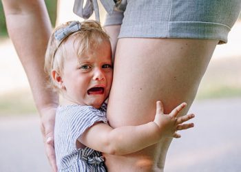 Πότε το μωρό εμφανίζει άγχος για τα ξένα πρόσωπα;
