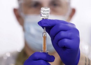 Κορονοϊός στην Ελλάδα: Ξεκινά ο εμβολιασμός για τις ηλικίες 60-64 με το εμβόλιο της AstraZeneca