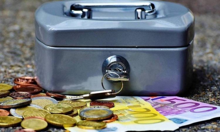 ΟΠΕΚΑ: Πότε πληρώνονται οι δικαιούχοι επιδόματα και παροχές – Πότε πληρώνεται το επίδομα παιδιού