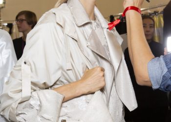Video: Δες πώς θα κάνεις ένα super chic μακιγιάζ σε λιγότερο από πέντε λεπτά
