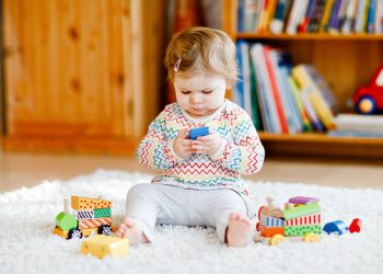 Πώς μπορείτε να ενισχύσετε την κινητική και γνωστική ανάπτυξη του μωρού;