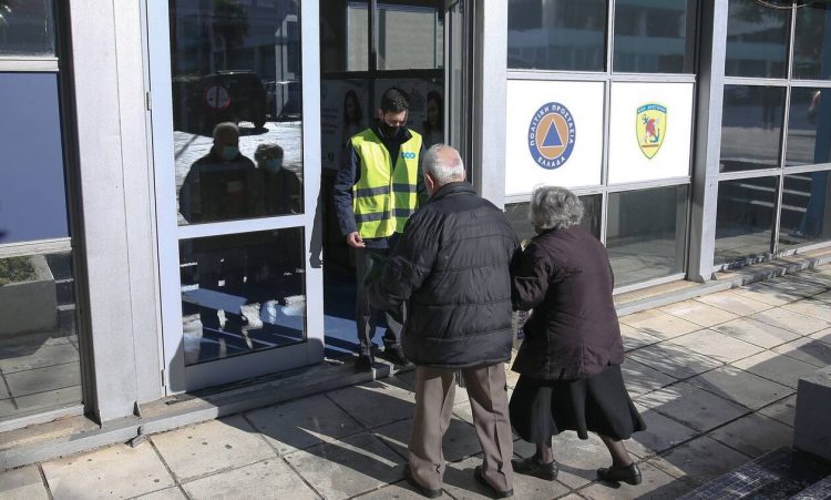 Εμβολιασμός: Αναβολή λόγω χιονιά μέχρι τις 10:30 – Τι θα γίνει με τα ραντεβού