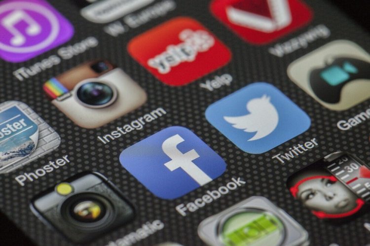 «Έπεσαν» Facebook και Messenger- Προβλήματα και σε Instagram & Whatsapp
