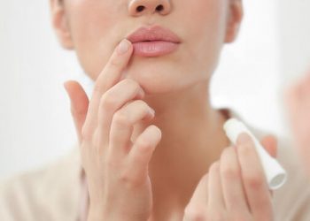Φυσικές συνταγές και tips για απαλά και πλούσια χείλη