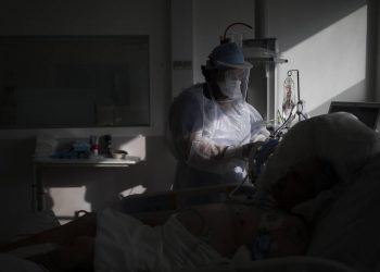 Μητέρα τεσσάρων παιδιών θα ακρωτηριαστεί αφού έπαθε σηψαιμία μετά από δάγκωμα σκύλου