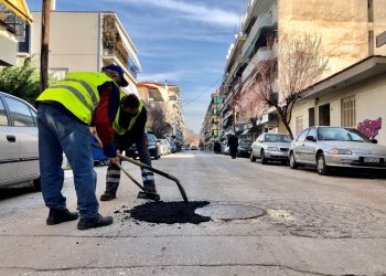 Ζημιές στο οδόστρωμα της πόλης άφησε πίσω της η Μήδεια-Επισκευές άρχισε ο Δήμος
