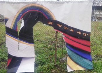 Άγνωστοι κατέστρεψαν τους μουσαμάδες έξω από την αίθουσα “Βασίλης Βαργιάμης” στο Δημοτικό Κλειστό