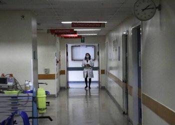 Lockdown: Συναγερμός για νοσηλείες, διασωληνωμένους, σχολεία – Έκτακτη σύσκεψη των λοιμωξιολόγων