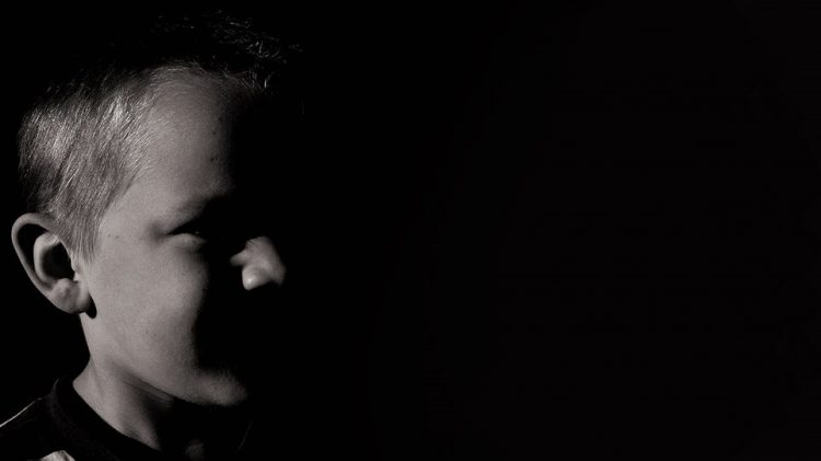 Φρίκη: Τρία αδέλφια στρατιωτικοί με καταγωγή από τη Θεσσαλία βίαζαν και κακοποιούσαν επί τρία χρόνια τον 5χρονο γιο του ενός