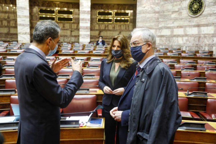 Η Κατερίνα Παπακώστα εισηγήτρια της ΝΔ στο Νομοσχέδιο για την Εισαγωγή στην Τριτοβάθμια Εκπαίδευση και την προστασία του Ακαδημαϊκού Περιβάλλοντος- «Προχωρούμε σε τομές» υποστήριξε