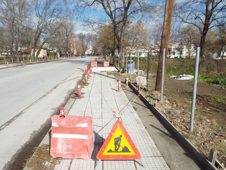 Δ. Τρικκαίων: Παρεμβάσεις σε πεζοδρόμια στο πάρκο Ματσόπουλου