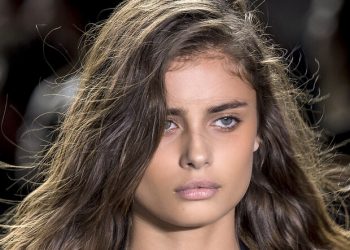 5 tips για να κάνεις τα λεπτά μαλλιά σου να δείχνουν πλούσια, γεμάτα όγκο
