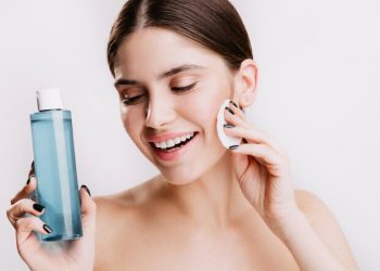 Πόσο χρόνο χρειάζεται το κάθε skincare συστατικό για να δράσει στην επιδερμίδα σου;