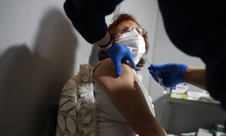 Βεβαίωση εμβολιασμού: 40.000 πιστοποιητικά σε λίγες ώρες – Τι χρειάζονται οι πολίτες για την έκδοση