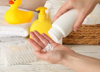 Είναι η βρεφική πούδρα ασφαλής για τα παιδιά;