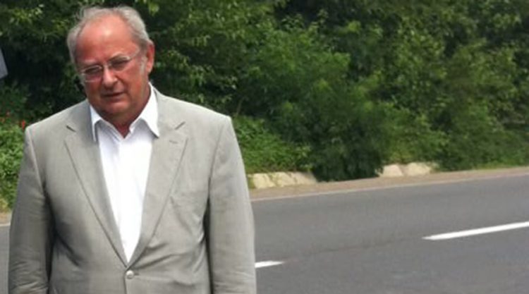 Ο Τάκης Σαράντης αποχαιρετά τον Λευτέρη Ταμπουρά