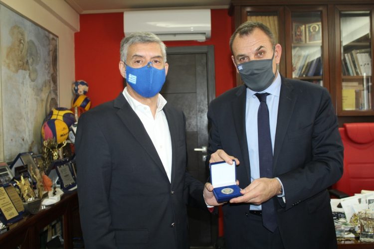 Ο Υπουργός Εθνικής Άμυνας Ν. Παναγιωτόπουλος στον Περιφερειάρχη Θεσσαλίας Κ. Αγοραστό