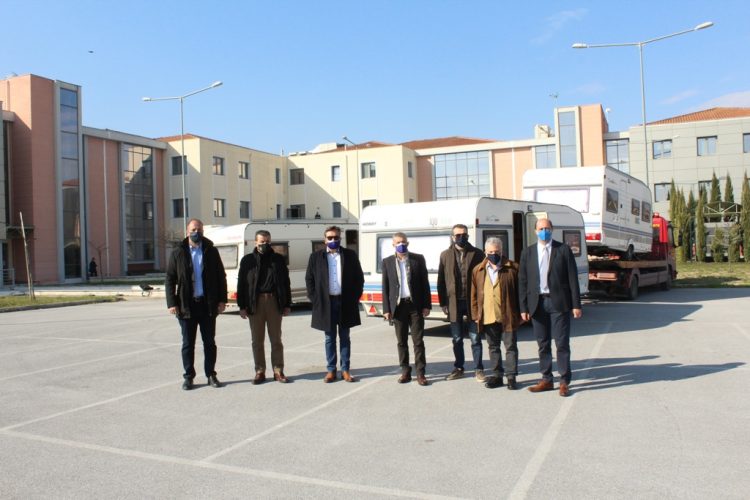 Δωρεά 3 τροχόσπιτων στην Περιφέρεια από τη Συνεταιριστική Τράπεζα Θεσσαλίας