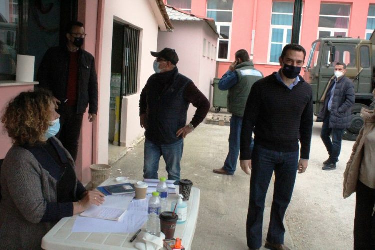 Παρέμβαση του Κώστα Σκρέκα για την προμήθεια οικίσκων στους σεισμοπαθείς της Φαρκαδόνας