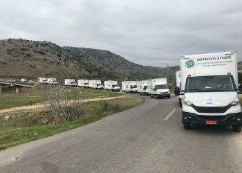 Έφτασαν  στη Θεσσαλία 11 φορτηγά  της Περιφέρειας Αττικής  με είδη πρώτης ανάγκης  για τους σεισμόπληκτους