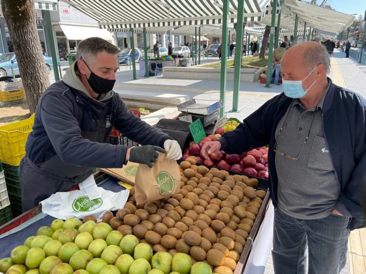 Σε λειτουργία η νέα σύγχρονη λαϊκή αγορά στα Τρίκαλα (video)