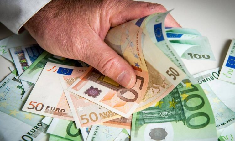 Η εφορία σταματά να κυνηγά «αχυρανθρώπους» για φοροδιαφυγή – Τί άλλαξε