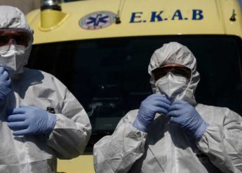 Αναστάτωση στο ΕΚΑΒ για τροχαίο στη Λάρισα με τον οδηγό να είναι θετικός στον κορωνοϊό