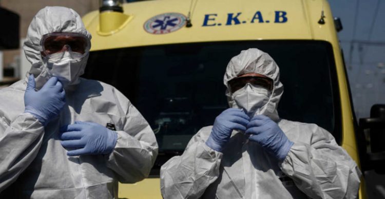Αναστάτωση στο ΕΚΑΒ για τροχαίο στη Λάρισα με τον οδηγό να είναι θετικός στον κορωνοϊό