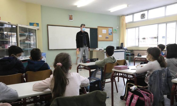 Σχολεία: Έτσι θα γίνει ο εμβολιασμός εκπαιδευτικών με αδιάθετες δόσεις εμβολίων