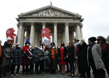 Γαλλία: Προσκλητήριο στην απεργία των γυναικών, “πρώτων στις αγγαρείες” της κρίσης