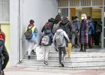 Άνοιγμα σχολείων: Υποχρεωτικό το τεστ κορονοϊού για τους μαθητές – Πότε θα επιστρέψουν στις τάξεις