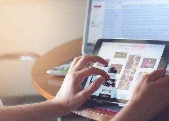 Voucher 200 ευρώ για laptop και tablet: Tρέχουν οι αιτήσεις – Ποιοι είναι οι δικαιούχοι