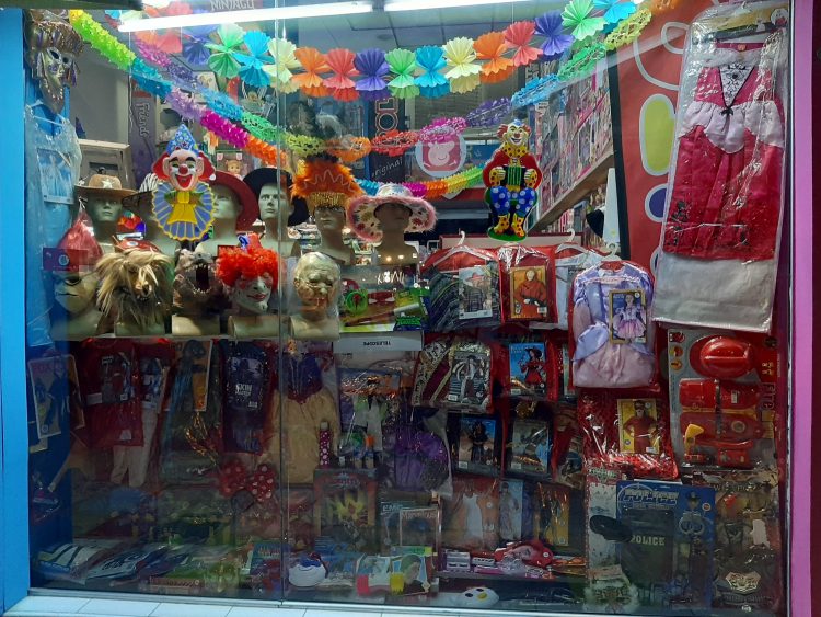 Οι απόκριες και φέτος ξεκινούν από τα Junior Toys!!! – Στολές κι αξεσουάρ σε ασυναγώνιστες τιμές!!!