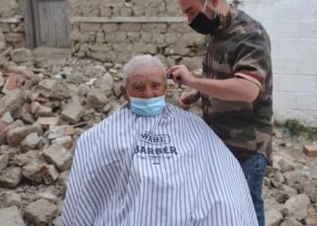 Χρήστος Χαρισούλης / Ένας κουρέας για τους σεισμόπληκτους