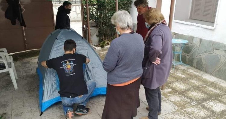 Η Λέσχη Ειδικών Δυνάμεων κοντά στους δοκιμαζόμενους πολίτες στις σεισμόπληκτες περιοχές του Νομού