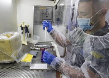 Ο γρίφος των μεταλλάξεων του κορονοϊού:Τι είναι, πόσο πρέπει να μας ανησυχούν – Ο ρόλος των εμβολίων