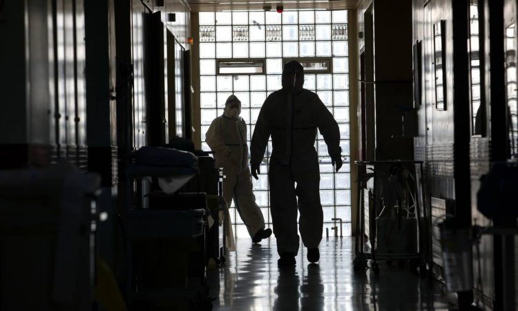 Κορονοϊός: Η «έκρηξη» των κρουσμάτων φέρνει αλλαγές σε Σισμανόγλειο, ΝΙΜΤΣ και «Ερρίκος Ντυνάν»
