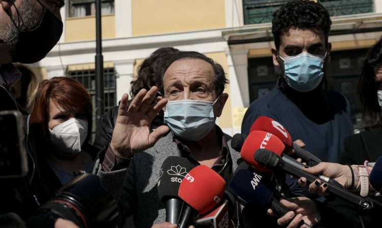 «Λύγισε» ο Σπύρος Μπιμπίλας: «Βρήκα ηθοποιό ημιθανή στο σπίτι της»