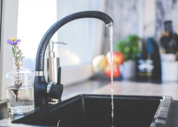 Πόσο συχνά τελικά πρέπει να καθαρίζεις τον νεροχύτη σου;