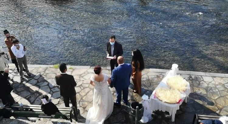 Ψίθυροι καρδιάς στις όχθες του Ληθαίου για τη Φωτεινή και τον Γιάννη