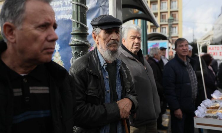Αναδρομικά: Δικαστικές αποφάσεις «δείχνουν» επιστροφές και δώρων σε όλες τις συντάξεις